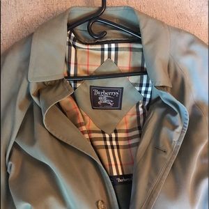 Burberry fully lined Men’s raincoat